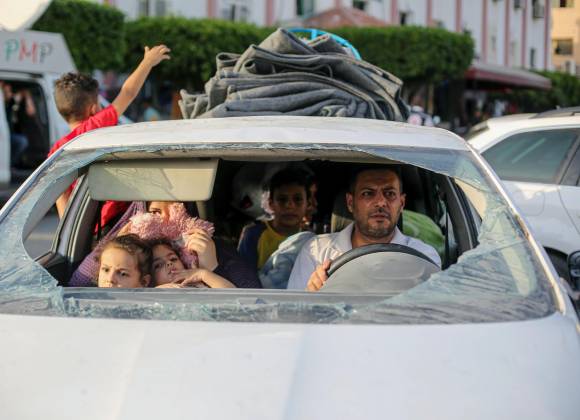 ‘Ningún lugar es seguro’: Algunos palestinos se han visto forzados a huir una y otra vez