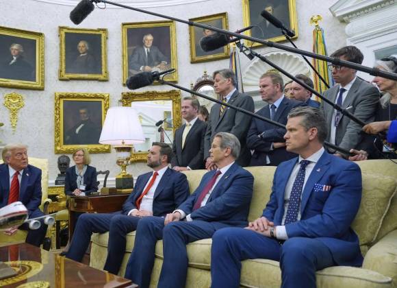 Conforme aumentan las críticas, los aliados de Trump se enfrentan entre sí