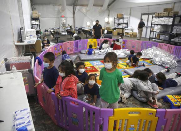 Gobierno de Estados Unidos busca terminar con protecciones para niños migrantes bajo custodia federal