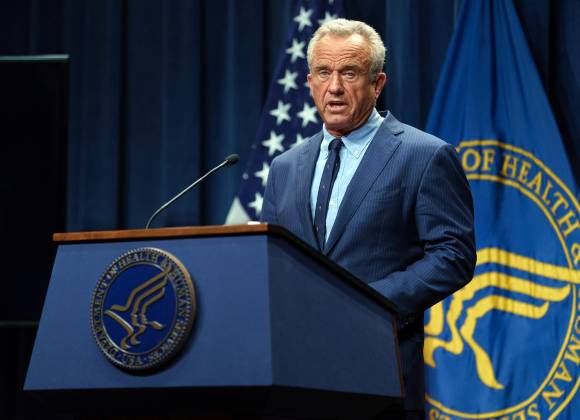 Kennedy afirma que el autismo lo causa una “toxina ambiental” y que se puede prevenir