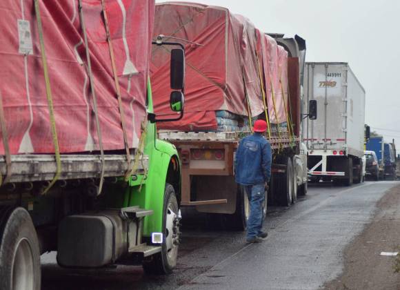 Falta de infraestructura y vigilancia, entre retos para el transporte de carga en Coahuila