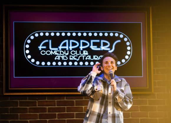 Si bien el cambio climático no es chistoso, comediantes concientizan sobre este tema