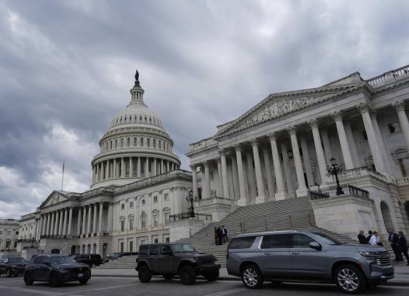 Frenan plan fiscal de Trump con impuesto a remesas