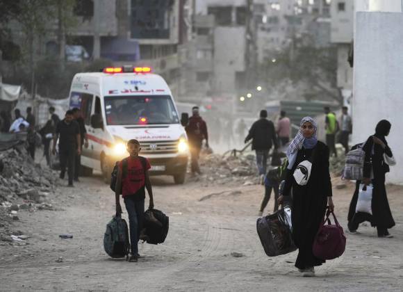 Dos de los últimos hospitales que aún están funcionando en Gaza bajo presión por fuerzas israelíes