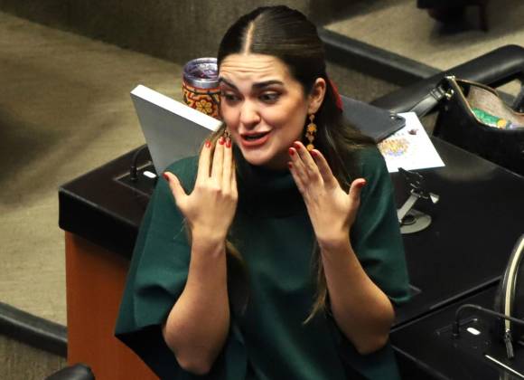 Con un ‘ya veremos’ Andrea Chávez desdeña línea de Sheinbaum, revela Loret de Mola