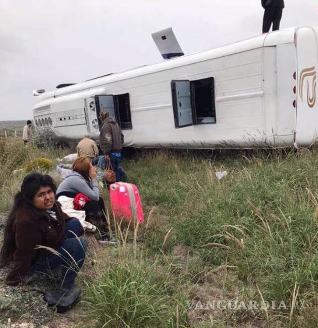 $!Trágico accidente deja 2 muertos y 6 lesionados en la carretera Acuña-Piedras Negras