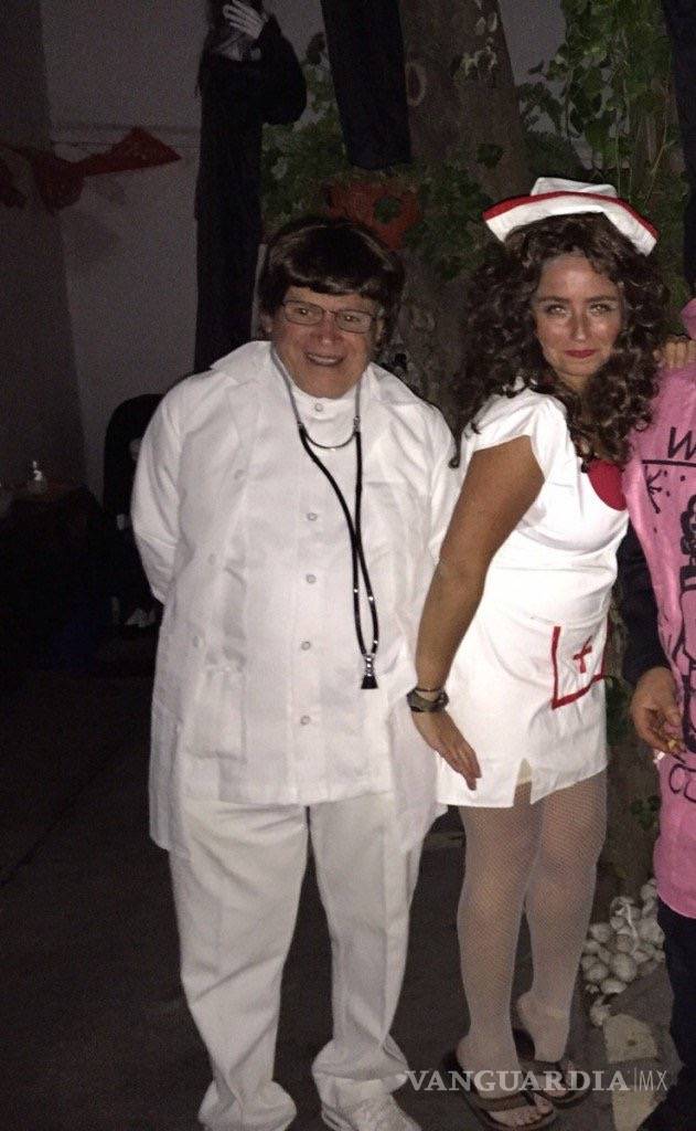 $!Difunden imágenes del Obispo Raúl Vera en fiesta de disfraces