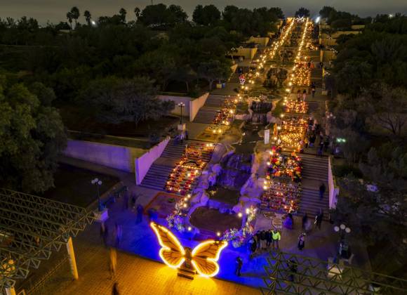 Magno Altar ilumina el parque ‘Las Maravillas’ con ofrenda monumental