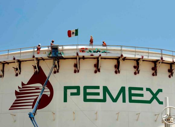Aplaza Pemex otros dos años la meta planteada por AMLO para autosuficiencia de combustible