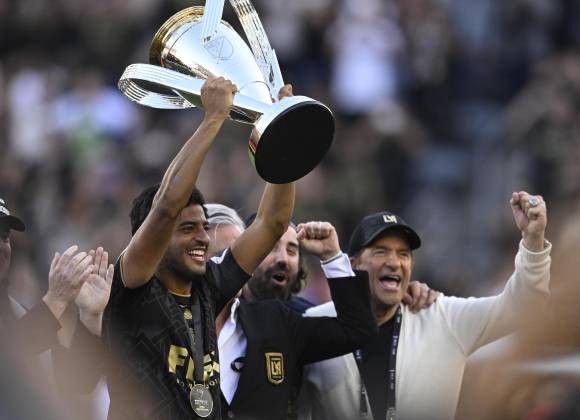 Carlos Vela anuncia su retiro del futbol a los 36 años