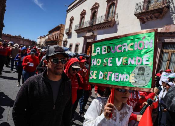 Ante salario insuficiente, maestros buscan segundo empleo