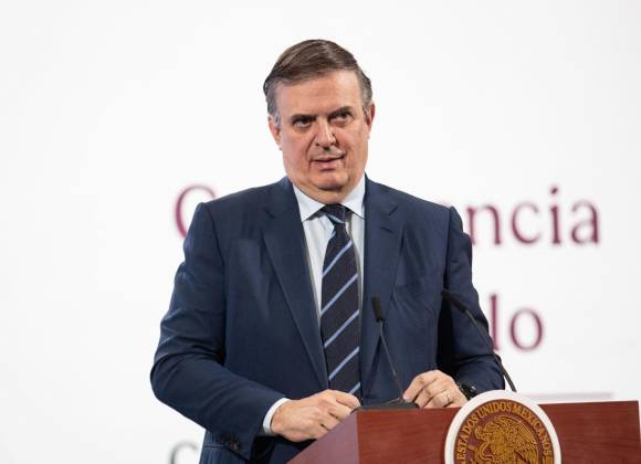 Más industrias nacionales crecerán: Ebrard