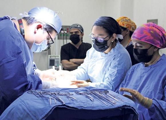 Realizan charlatanes y usurpadores cerca del 50% de cirugías plásticas en el país