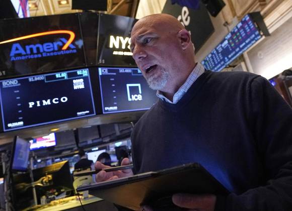 En medio de riesgo de recesión, se contrae 0.3% economía de Estados Unidos