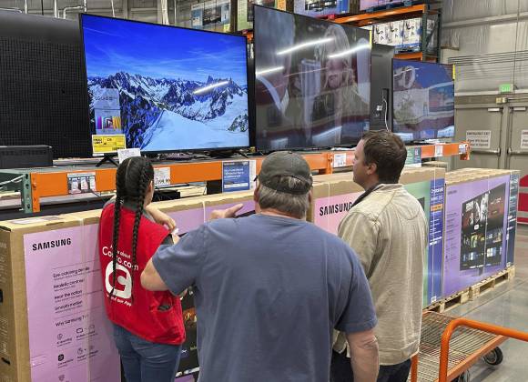Confianza del consumidor en EU desciende a su nivel más bajo en 3 años