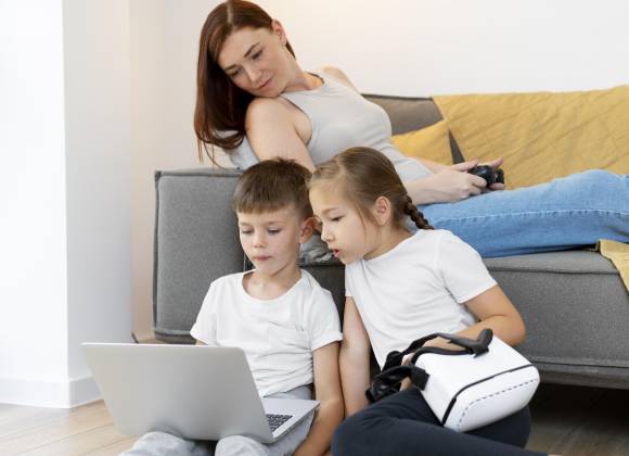 ¿Tus hijos hablan con la IA? Estas son los 10 puntos claves que debes saber