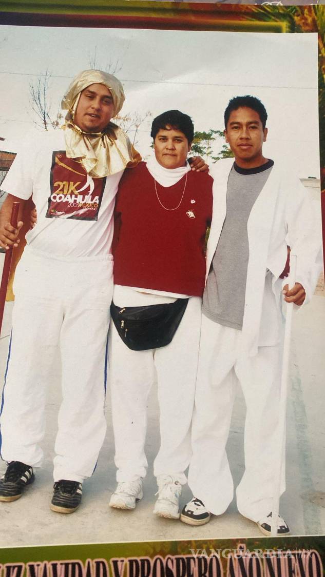 $!La maestra Graciela recuerda su primer día en la escuela Ramón López Velarde y el primer equipo de trabajo, con quienes inició una etapa inolvidable en su carrera de docencia.