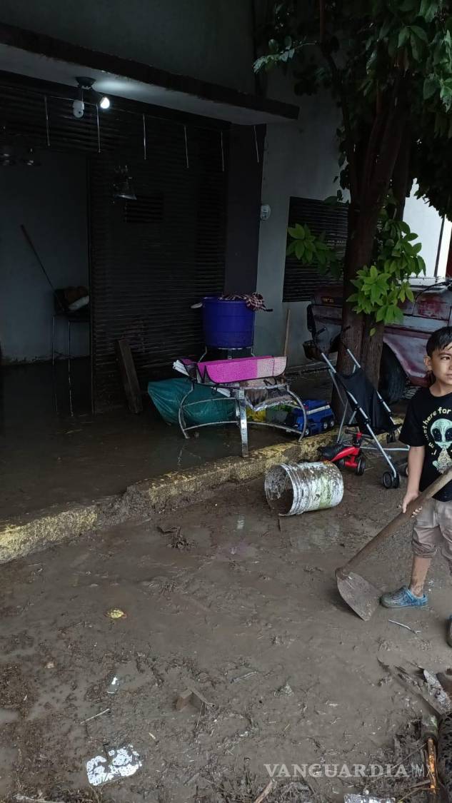 $!Habitantes de las zonas cercanas al arroyo vivieron horas de tensión ante el rápido crecimiento de la corriente.