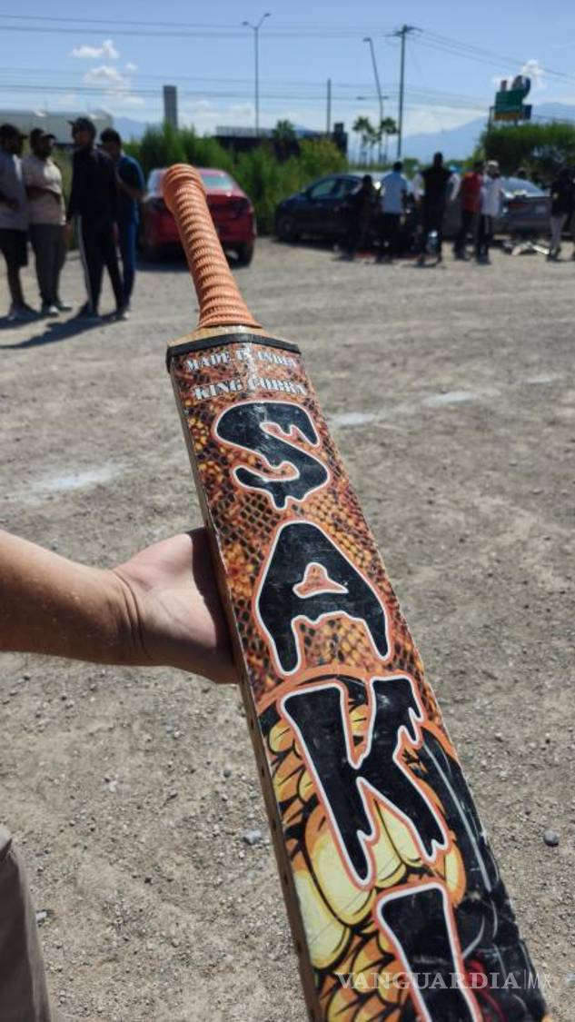 $!La pelota, el bate y los wickets son algunos de los elementos esenciales durante una partida de críquet.