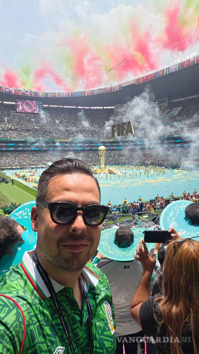 $!Desde la zona de Gol Sur, Alberto Trejo disfrutó de una vista privilegiada del triunfo de México por 2-0 ante Sudáfrica.