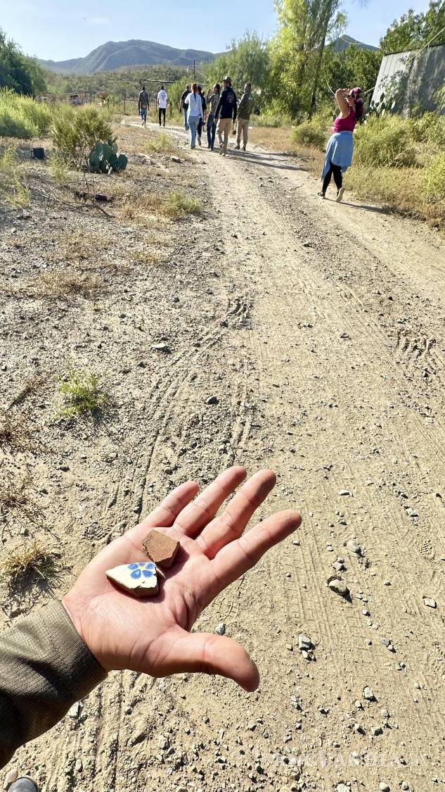 $!Una pieza pequeña basta para interrumpir la marcha: identificar lo recuperado forma parte del proceso después de cada excavación.