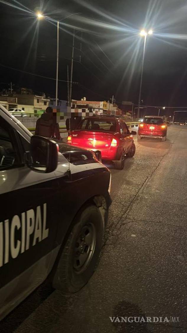 $!Un mesero fue golpeado y despojado de sus pertenencias tras ser perseguido y chocado por sus agresores.