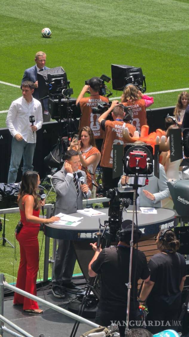 $!Desde la zona de Gol Sur, Alberto Trejo disfrutó de una vista privilegiada del triunfo de México por 2-0 ante Sudáfrica.