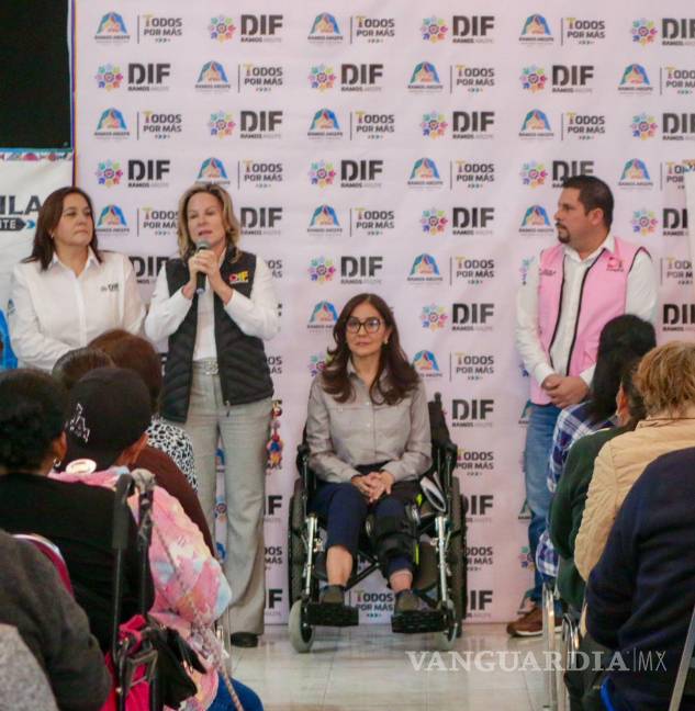 $!En el arranque de la campaña se entregaron 280 lentes pre graduados en beneficio de habitantes de distintos sectores.