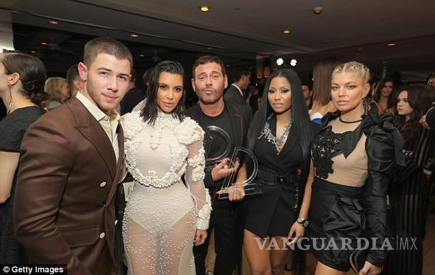 Kim Kardashian ha vuelto a la alfombra roja y luce espectacular