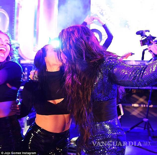 $!Demi Lovato se besa con mujer, sube foto y luego la elimina
