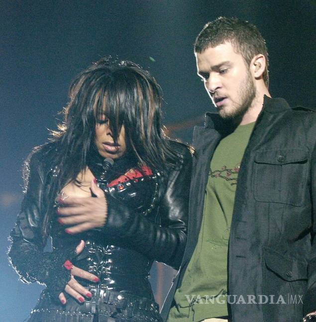 $!Uno de los momentos más controvertidos lo protagonizaron Janet Jackson y Justin Timberlake, con el conocido “Nipplegate”, en 2004. EFE/EPA/Rhona Wise