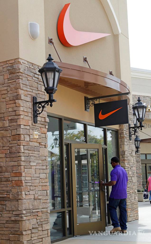 $!¿Es bueno para Nike involucrarse en controversia política?