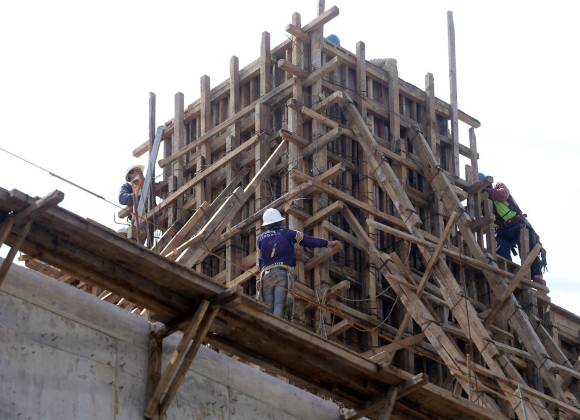 Golpean a vivienda en EU aranceles y deportaciones de Trump