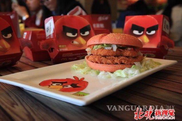 $!McDonald’s lanza extrañas hamburguesas de colores