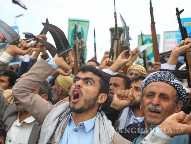 $!Partidarios de los rebeldes hutíes de Yemen se congregan en la capital, Saná, mientras el grupo terrorista expande su control sobre el Mar Rojo.