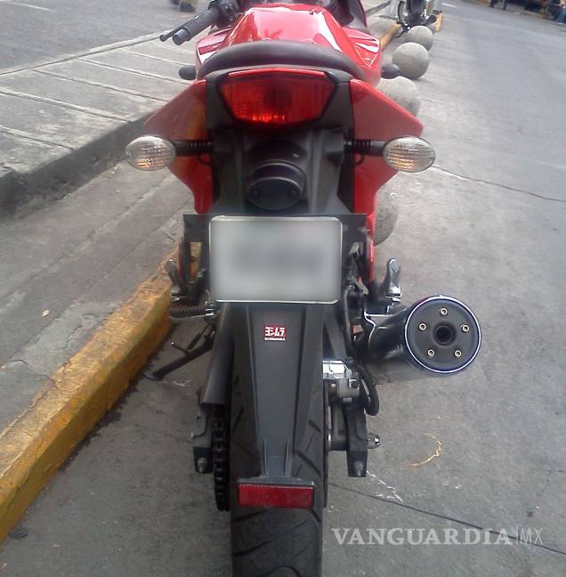 Le quitan su moto por traer placas ajenas