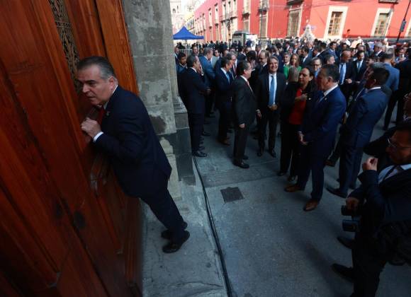 CCE leaders requested that the National Palace be opened to them while workers from the Judiciary approached