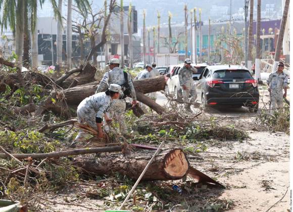 Claman pobladores por ayuda tras devastación por huracán Otis