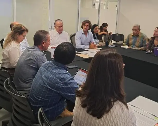 Representantes vecinales y autoridades participaron en la segunda mesa de trabajo para abordar la problemática del agua en Saltillo.