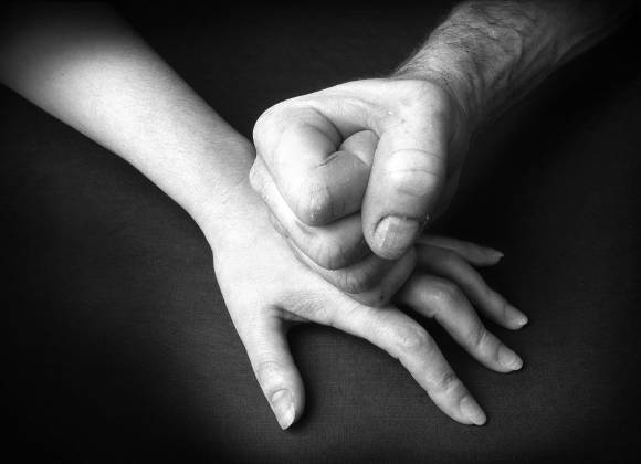 Mujeres que sufren de acoso por su pareja tienen más riesgo de padecer dolencias cardiacas