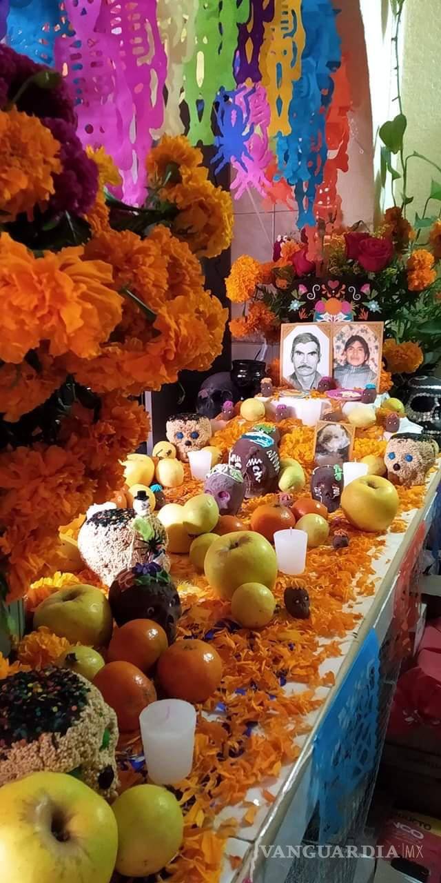 $!¿Ya viste estos altares en Saltillo? Dedicados a familiares, Walt Disney, Juan Gabriel, Cri-Cri y más (Fotos)