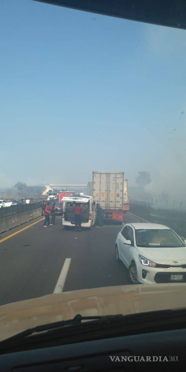 $!Carambola de 15 vehículos deja cinco muertos en Veracruz