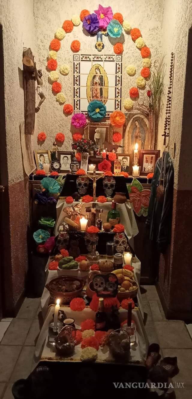 $!¿Ya viste estos altares en Saltillo? Dedicados a familiares, Walt Disney, Juan Gabriel, Cri-Cri y más (Fotos)