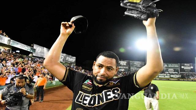 César Valdez es elegido el lanzador del año en la LMB y Carlos Bustamante se lleva el de relevista
