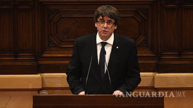 Puigdemont suspende la declaración de independencia para buscar el diálogo con el gobierno español