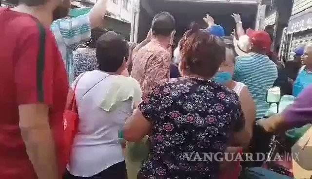 $!Hacen fila por despensas del Cártel Jalisco Nueva Generación en Veracruz