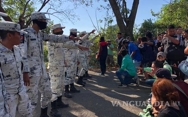 $!Guardia Nacional frena a golpeas a migrantes en Chiapas