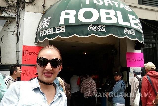 $!Comen tortas para salvar histórico negocio en la Ciudad de México