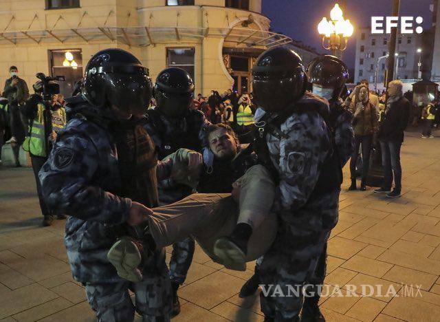 $!‘Envíen a Putin a las trincheras’, estallan protestas en Rusia contra movilización militar; más de 300 detenidos