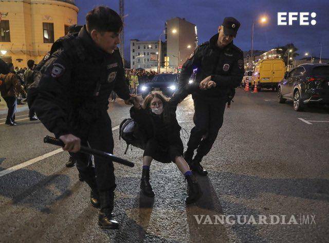 $!‘Envíen a Putin a las trincheras’, estallan protestas en Rusia contra movilización militar; más de 300 detenidos